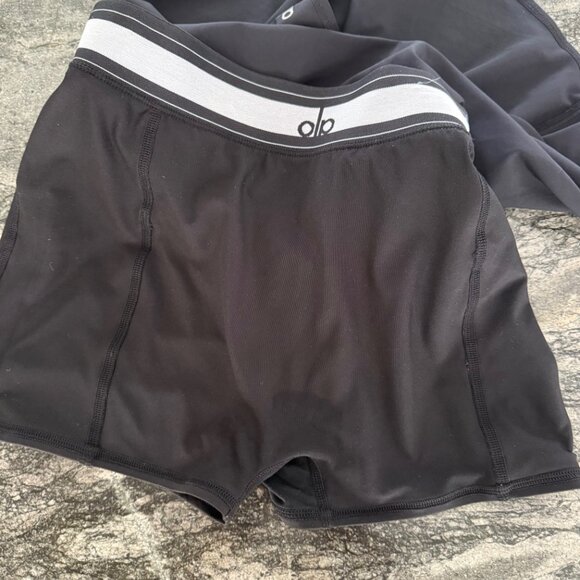 ALO YOGA MATCH POINT TENNIS SKIRT IN BLACK, SIZE MEDIUM WORN 3 TIMES - Picture 6 of 6